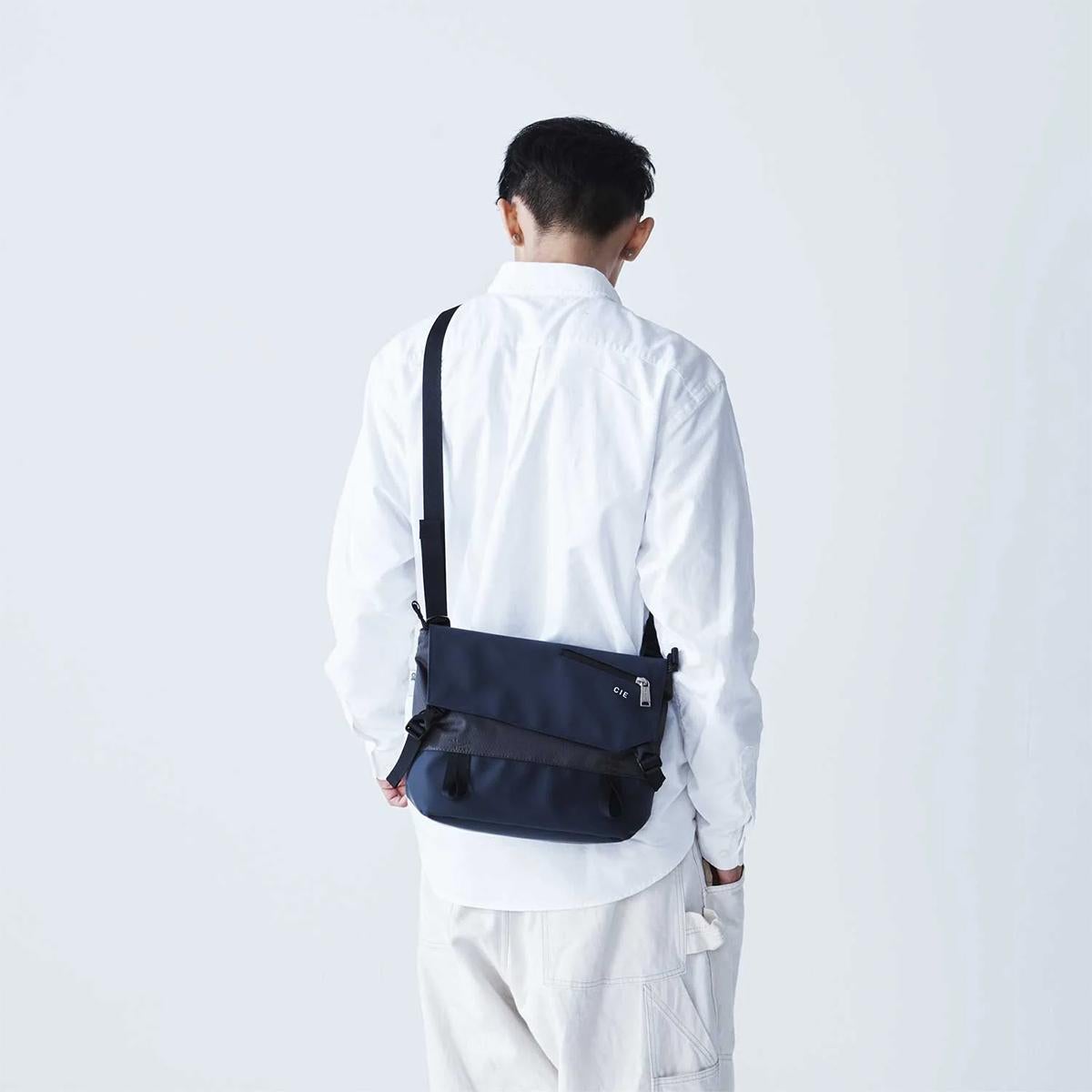シー ヴァリアス ショルダーバッグ CIE cie-021802