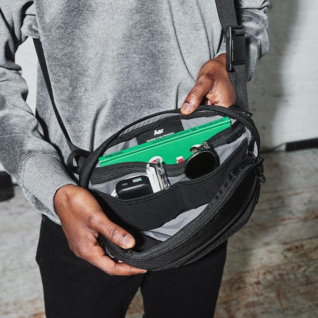 ＜Aer＞ DAY SLING 3L/スリングバッグ　【未使用品】 Aer day sling 3 ボディバッグ ワンショルダーバッグ スリングバッグ