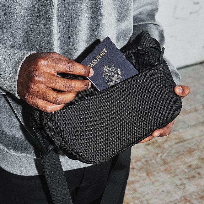 【極美品 現行】Aer Day Sling 3　ボディバッグ　ブラック Day Sling 3 – Aer