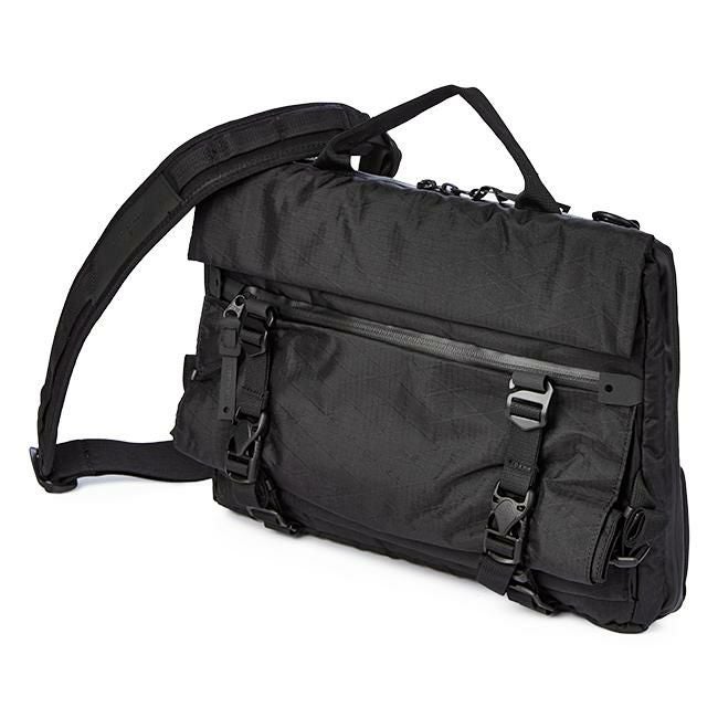 コードオブベル  ショルダーバッグ CODE OF BELL apex-liner-max