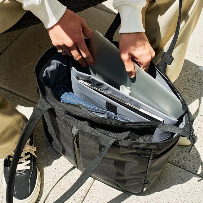 Aer ナイロン トートバッグ ブラック Totes – Aer