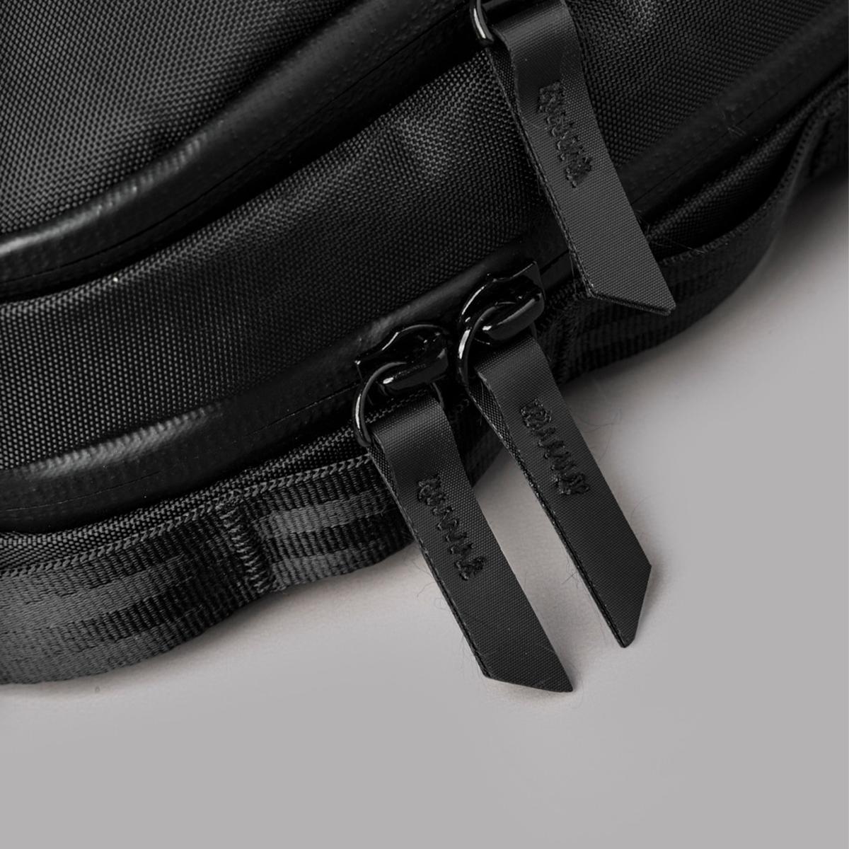 アルパカ  ショルダーバッグ ALPAKA metro-sling-max