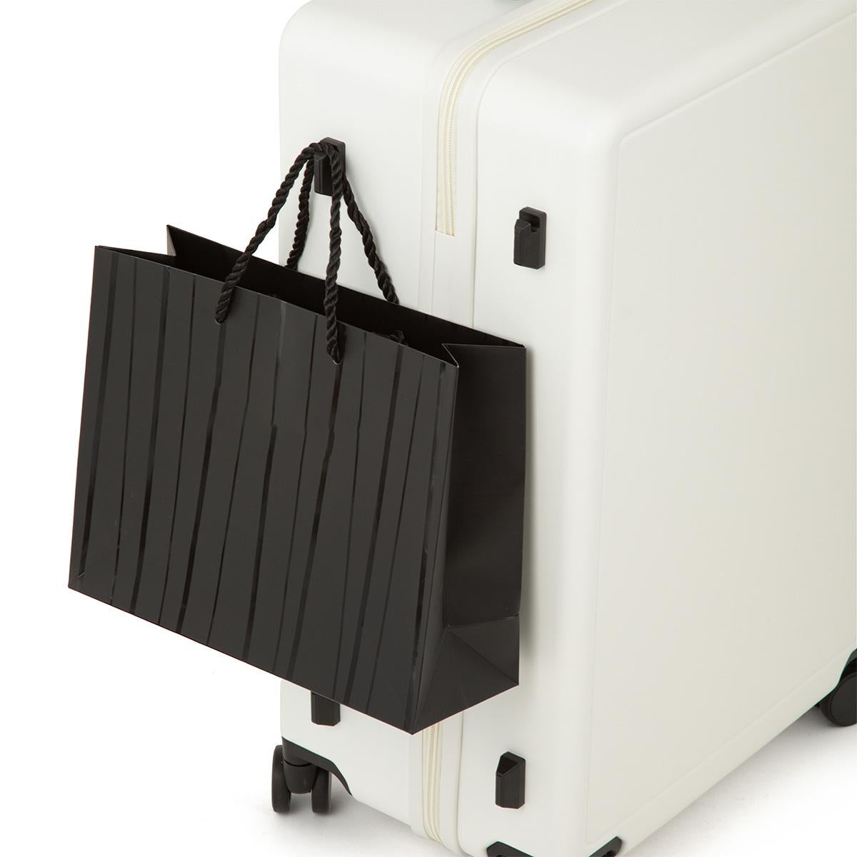 [美品]ACEスーツケース ベベル Mサイズ 63L ミルク（アイボリー） WEB限定】ACE ベベル 63L スーツケース ドリンクホルダー フック付き