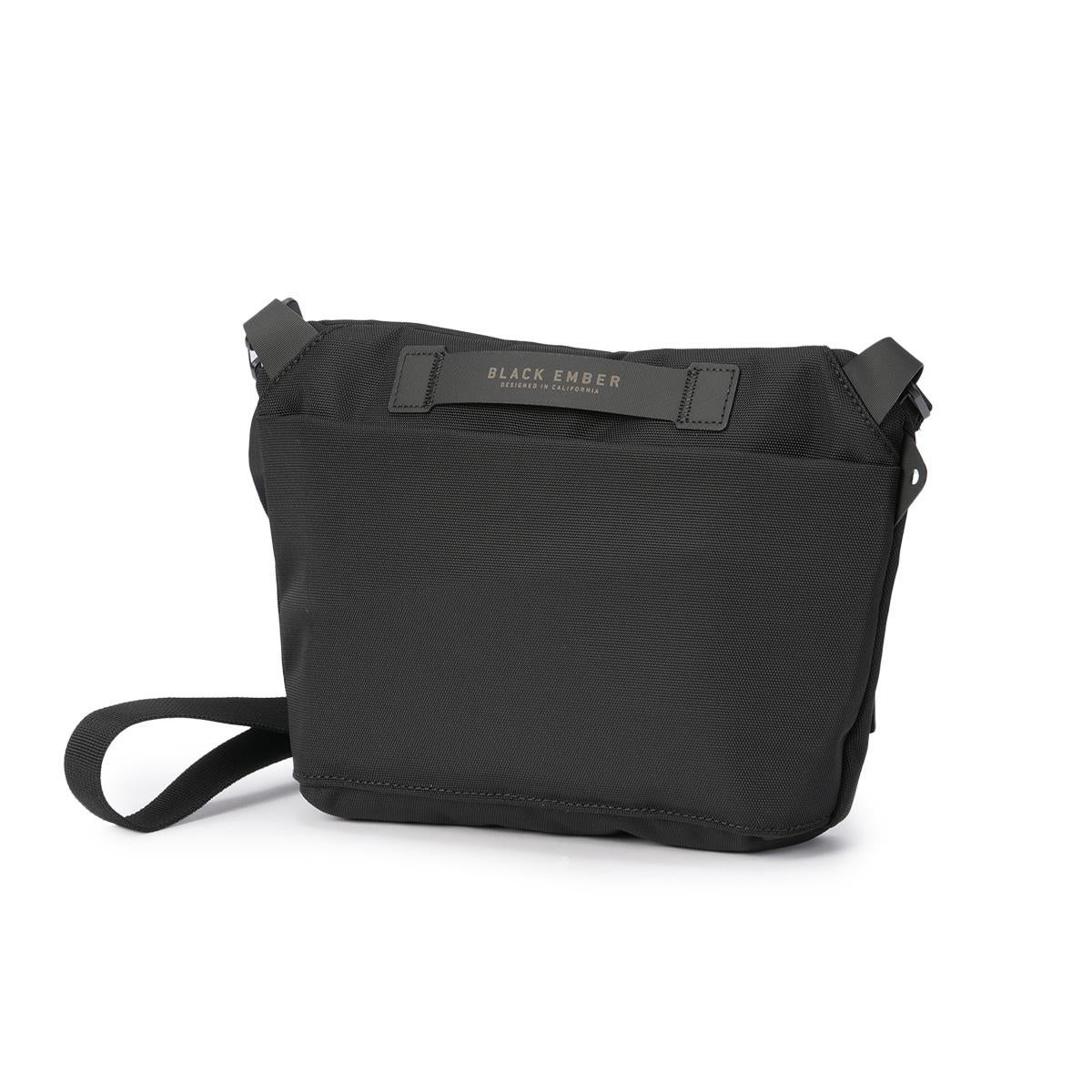ブラックエンバー ショルダーバッグ サコッシュ B6 BLACK EMBER