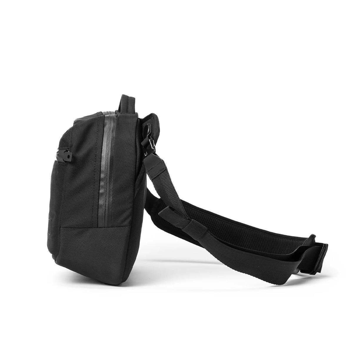 ブラックエンバー ショルダーバッグ A5 9L カメラバッグ スリング