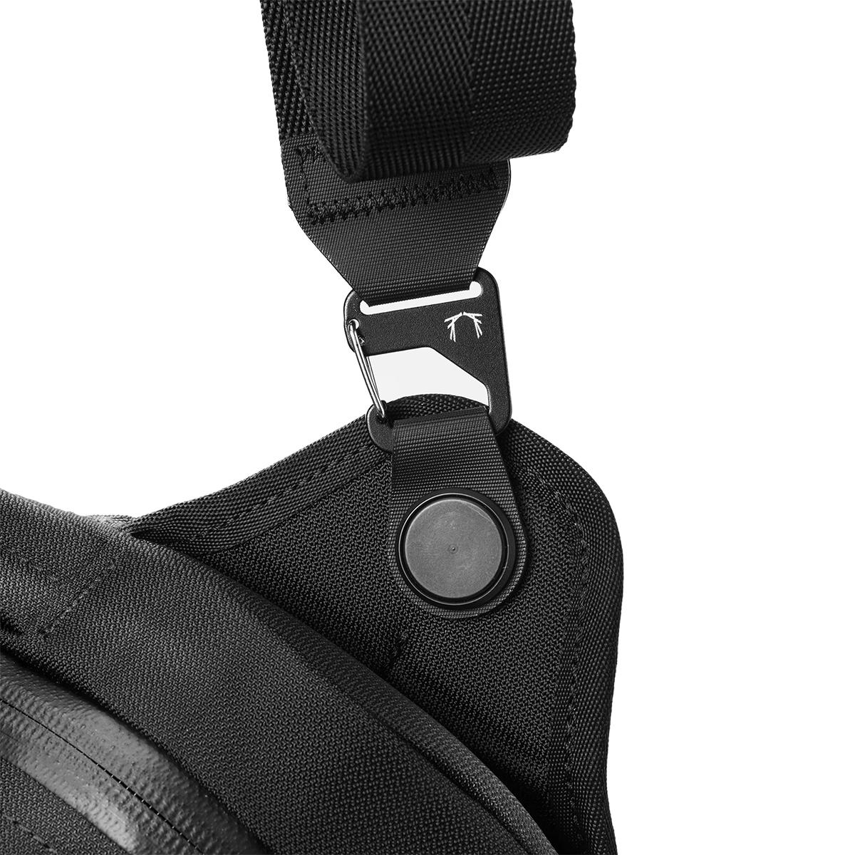 ブラックエンバー ショルダーバッグ A5 9L カメラバッグ スリング