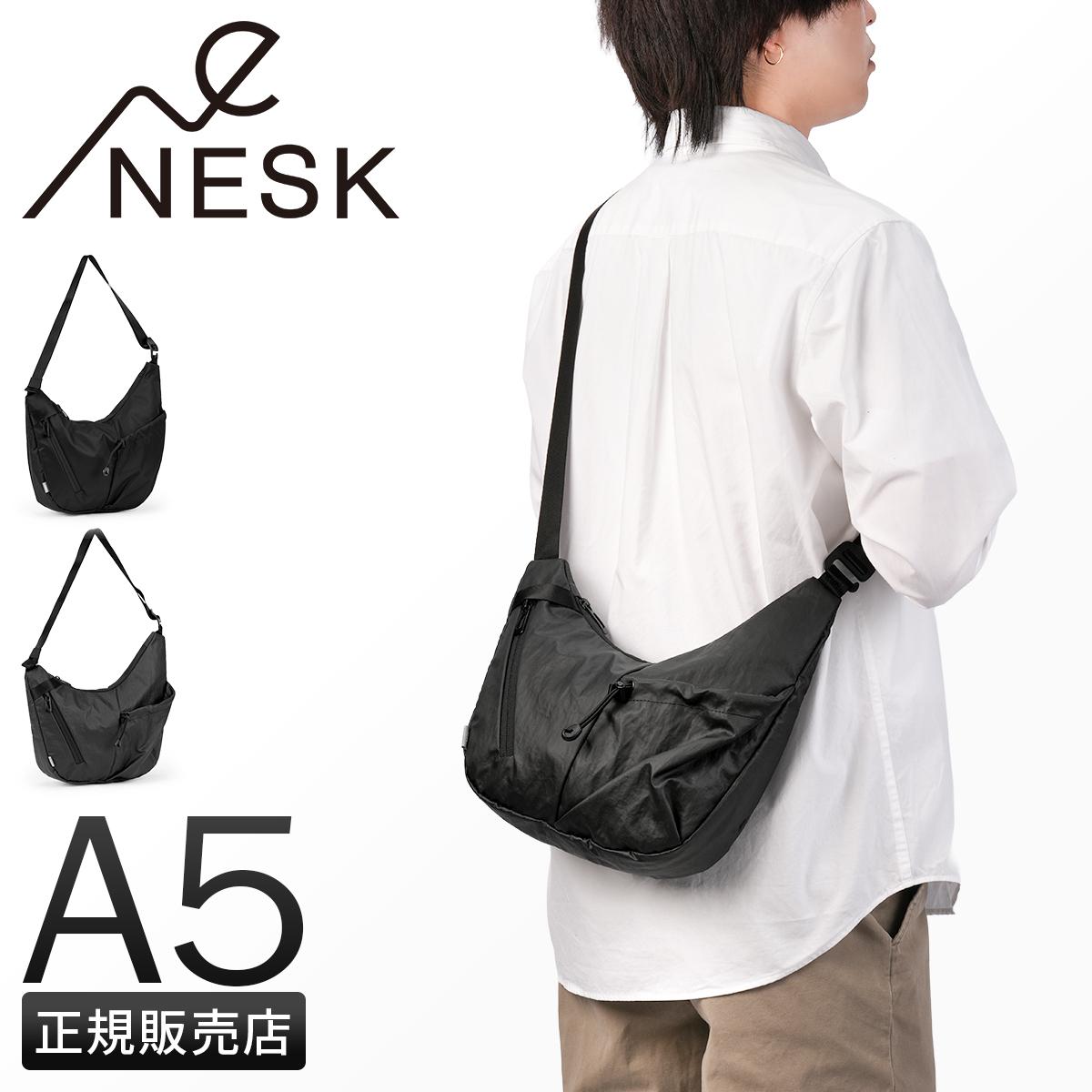 ネスク ショルダーバッグ ペットボトル 入る 三日月型 A4 NESK NS-016