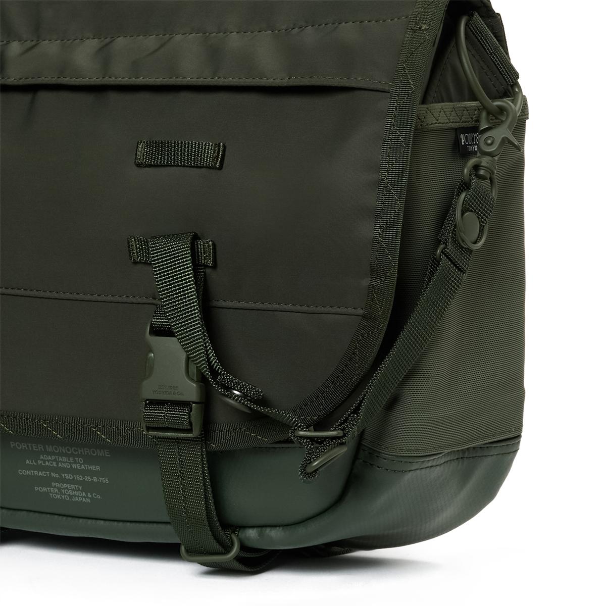 PORTER最高峰 モノクローム メッセンジャーバッグ　フォレストグリーン ポーター モノクローム メッセンジャーバッグ(S) 755-19847 PORTER