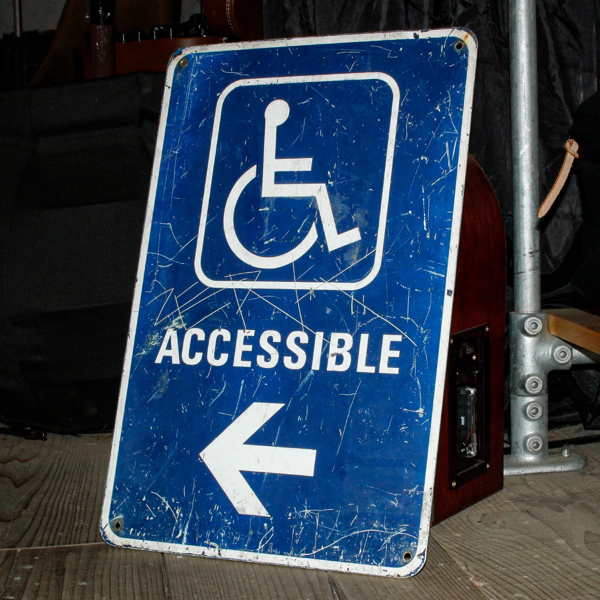 怒静の交錯 シンボルマークあり ACCESSIBLE 車椅子マーク メタルサイン VI-1159｜ONLINE STORE by
